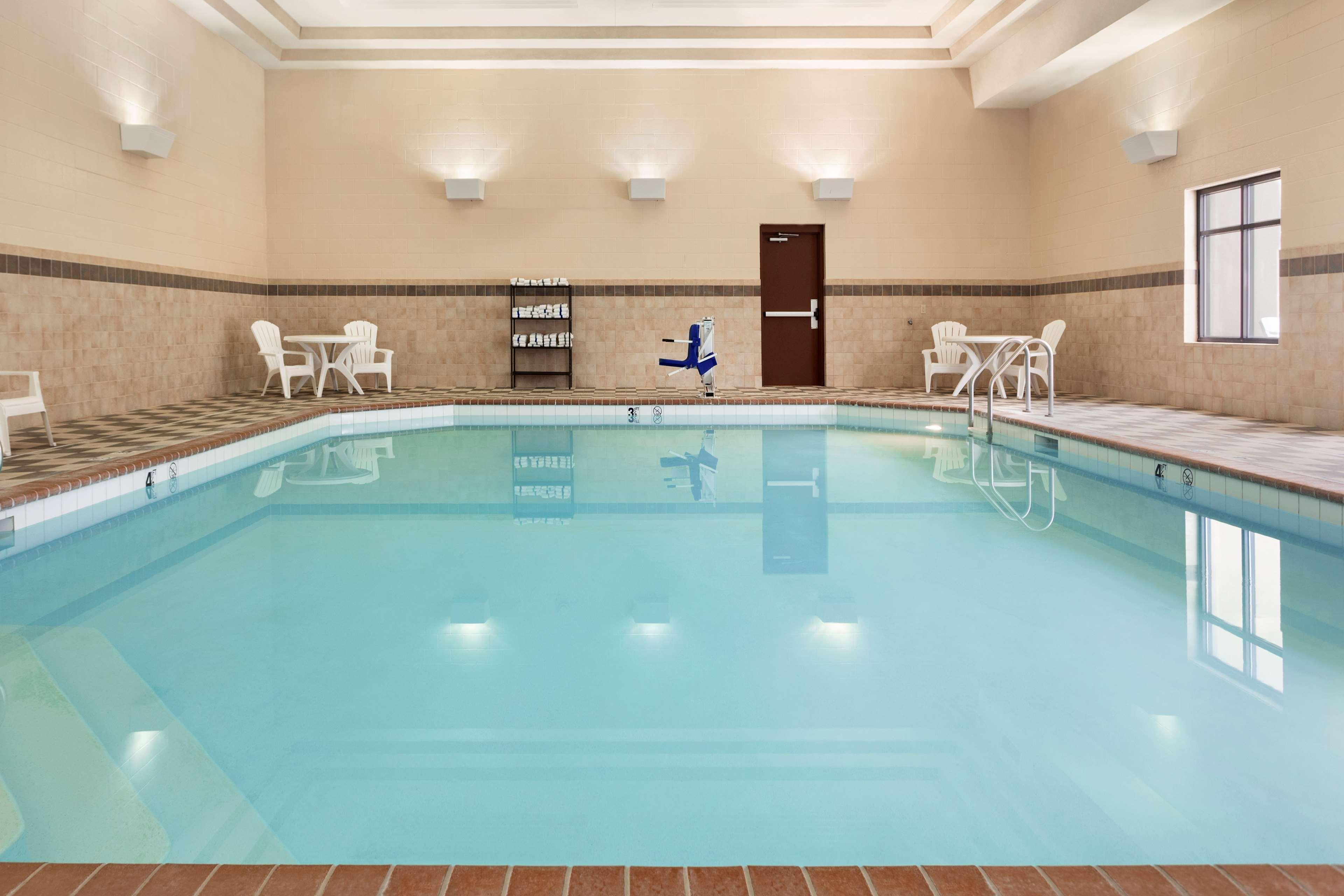 Country Inn & Suites By Radisson, Lincoln North Hotel And Conference Center, Ne Exteriör bild