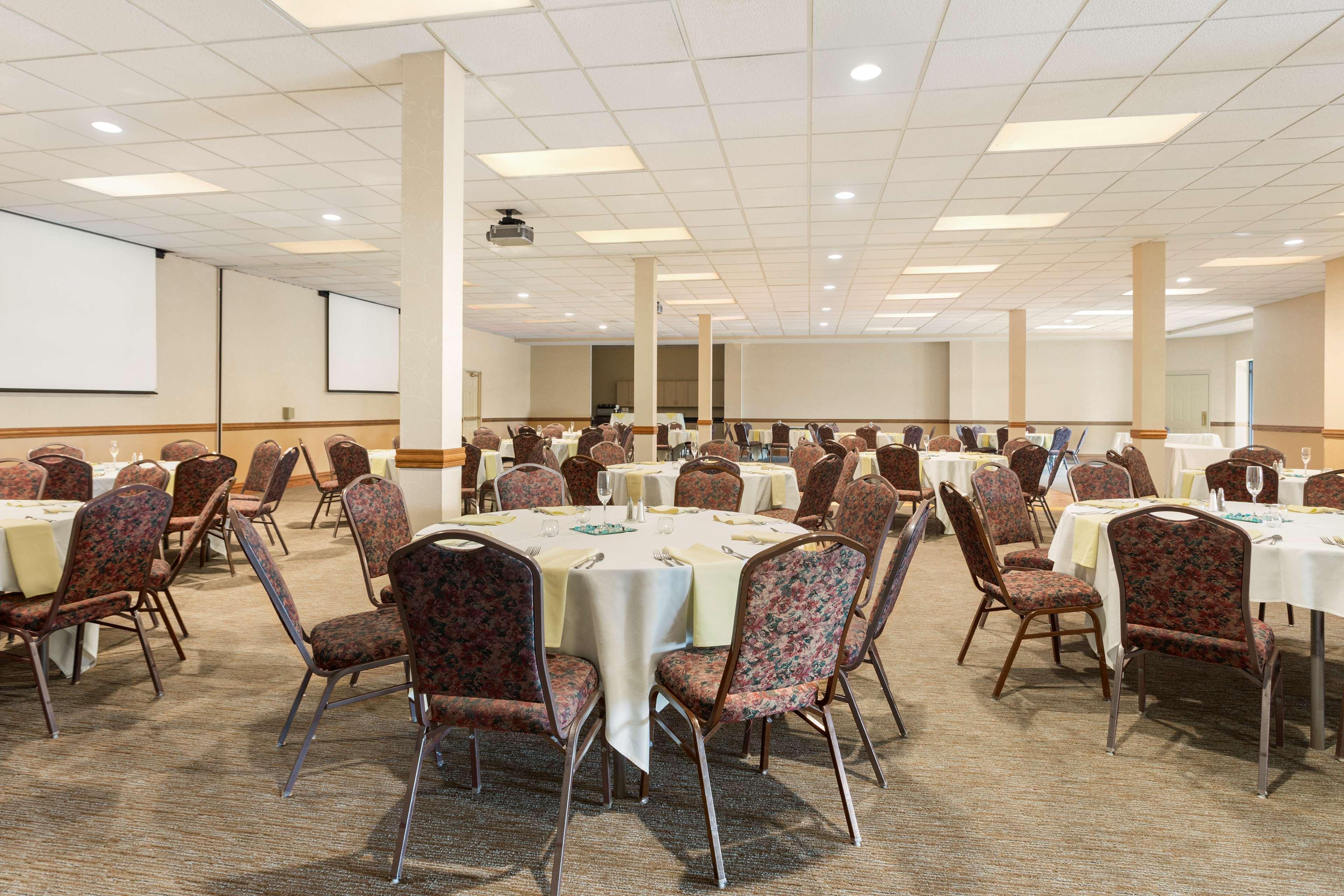 Country Inn & Suites By Radisson, Lincoln North Hotel And Conference Center, Ne Exteriör bild